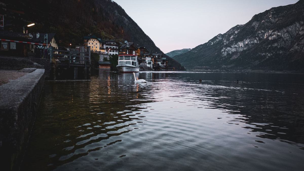 Hallstatt and the lake in the evening