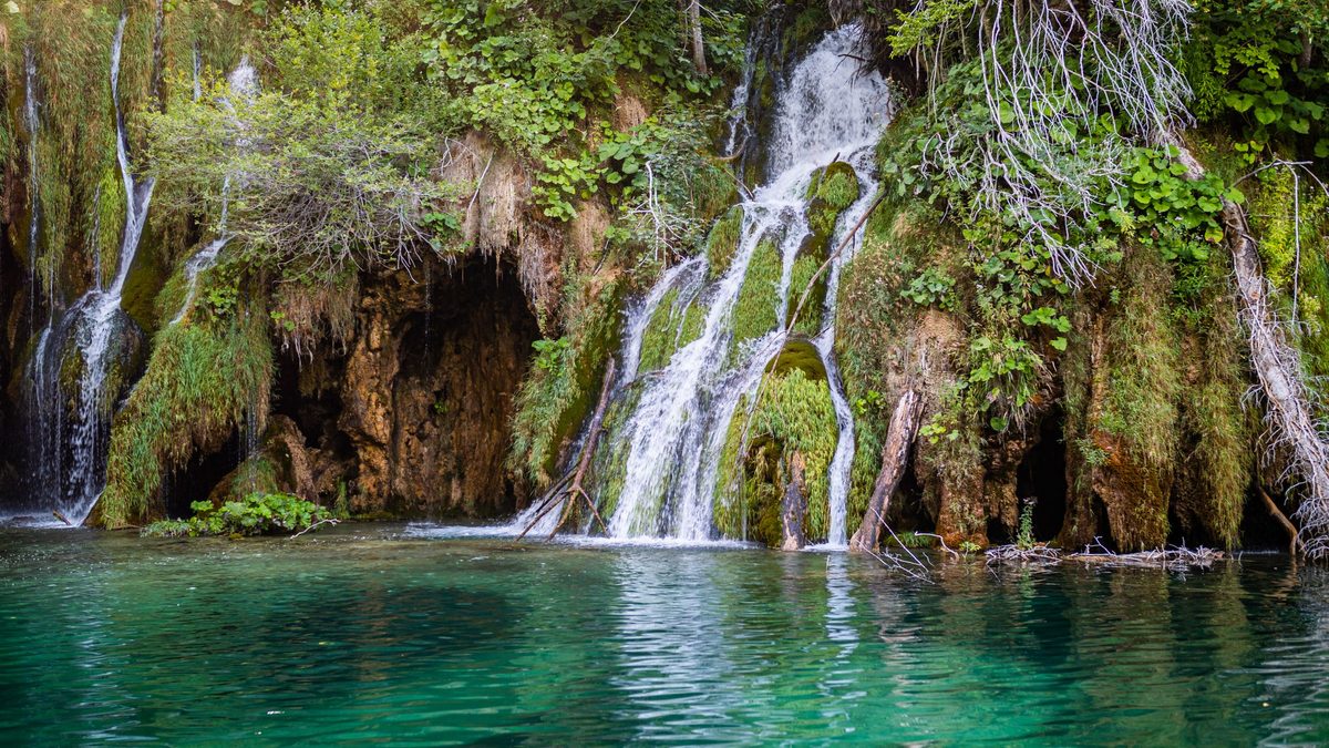 Waterfalls pouring between green lakes at Plitvice