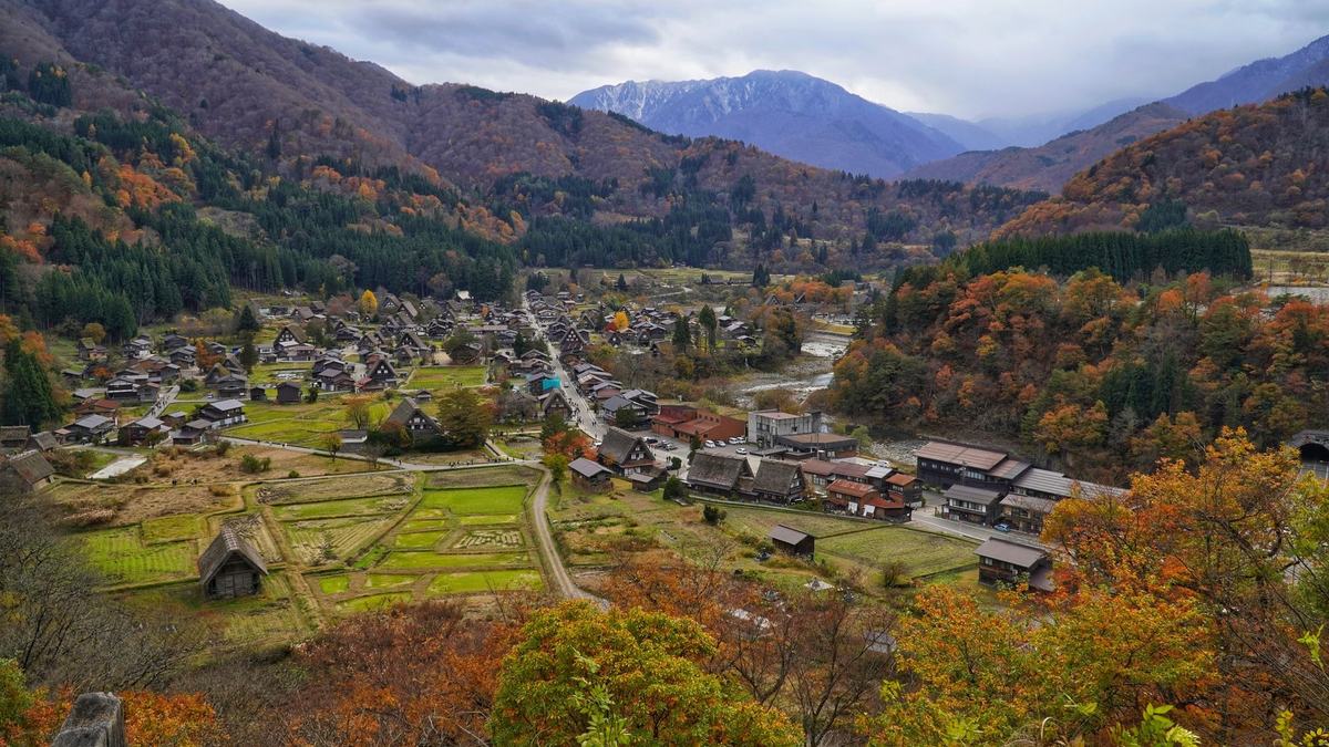 Aerial view of Shirakawa-go with autumn colours on the hills